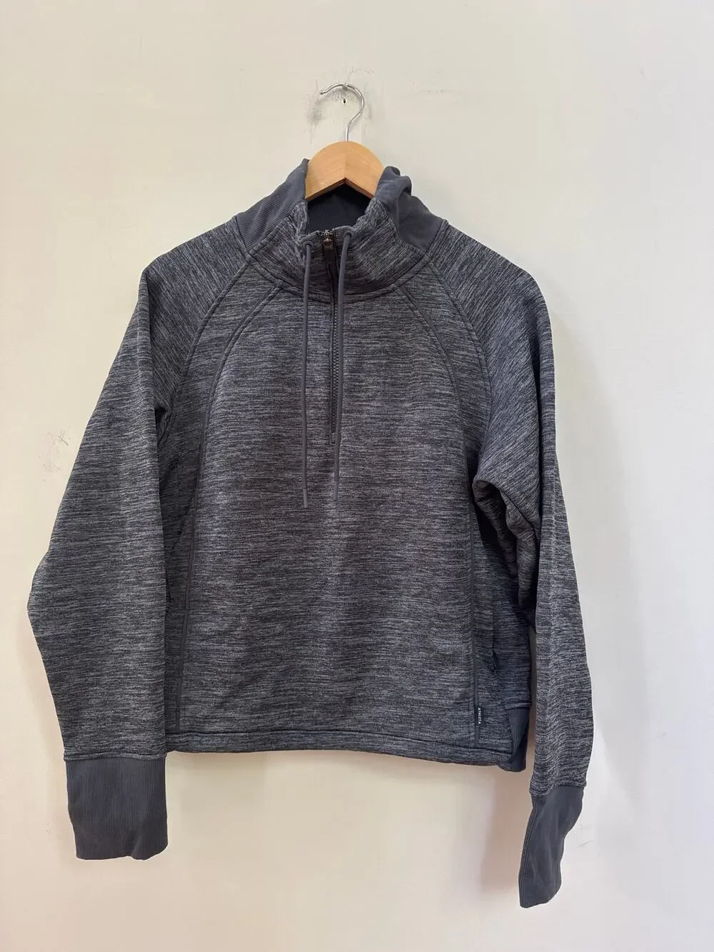 Athleta Grey Women's Altitude Pullover Sweatshirt Top Size Small Athleisure